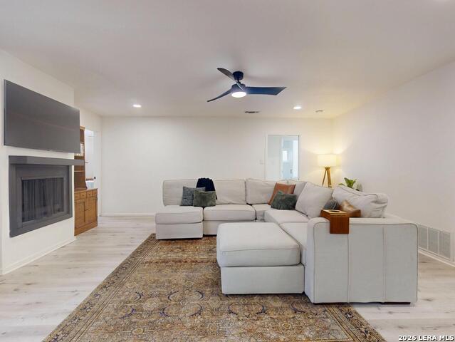 Image 8 of 41 For 215 Trafalgar Rd