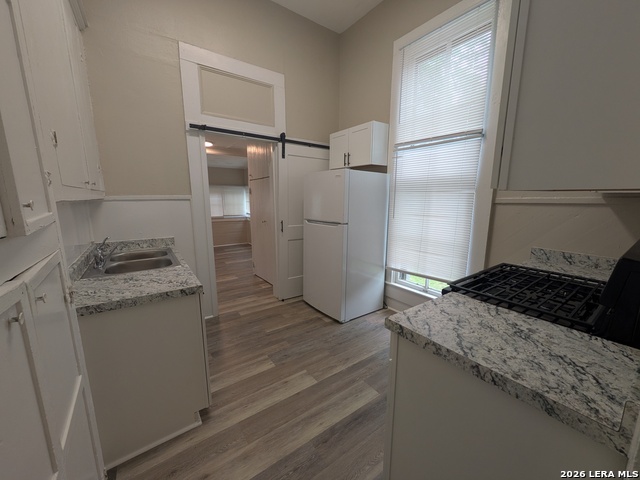 Image 10 of 21 For 822 Carson St E 5