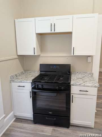 Image 13 of 21 For 822 Carson St E 5