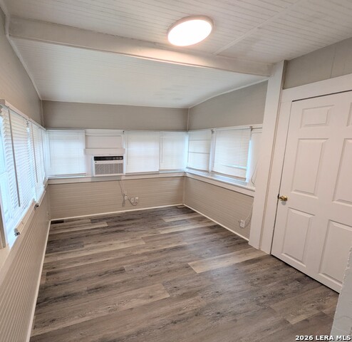 Image 16 of 21 For 822 Carson St E 5