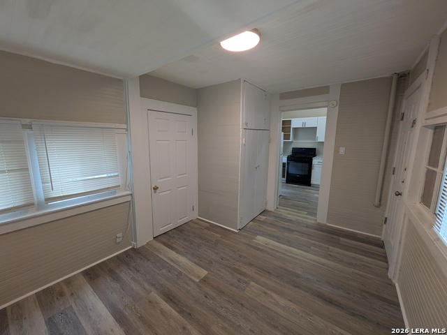 Image 17 of 21 For 822 Carson St E 5