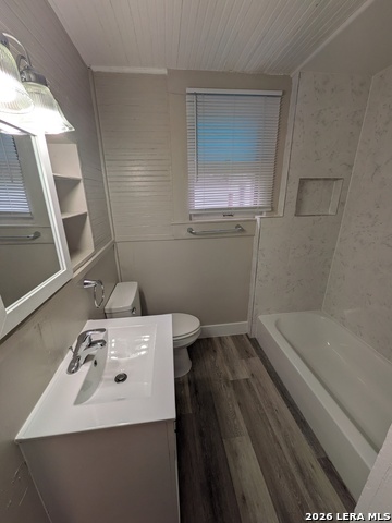 Image 18 of 21 For 822 Carson St E 5