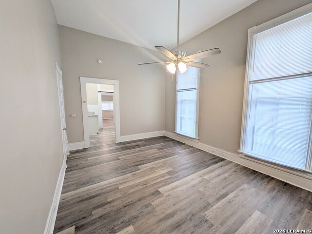 Image 2 of 21 For 822 Carson St E 5