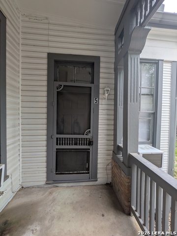 Image 21 of 21 For 822 Carson St E 5