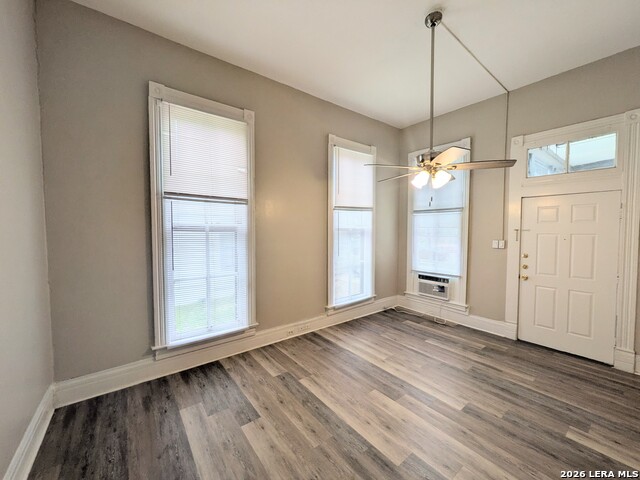 Image 4 of 21 For 822 Carson St E 5