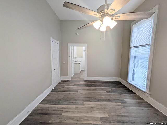 Image 5 of 21 For 822 Carson St E 5