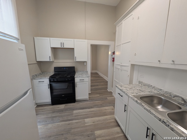 Image 7 of 21 For 822 Carson St E 5