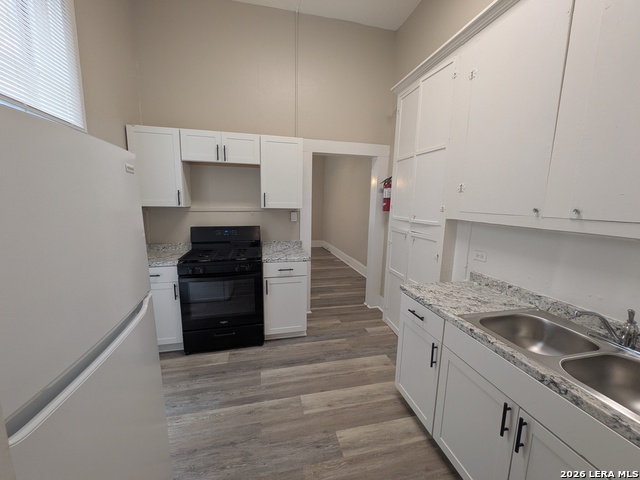 Image 8 of 21 For 822 Carson St E 5