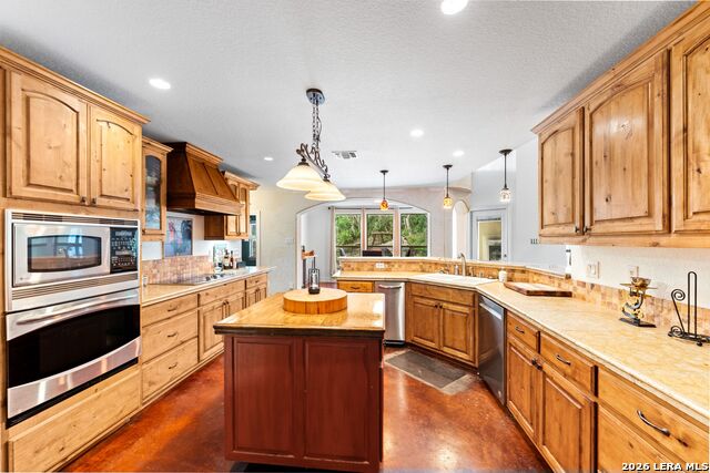 Image 10 of 45 For 17132 Bandera Rd