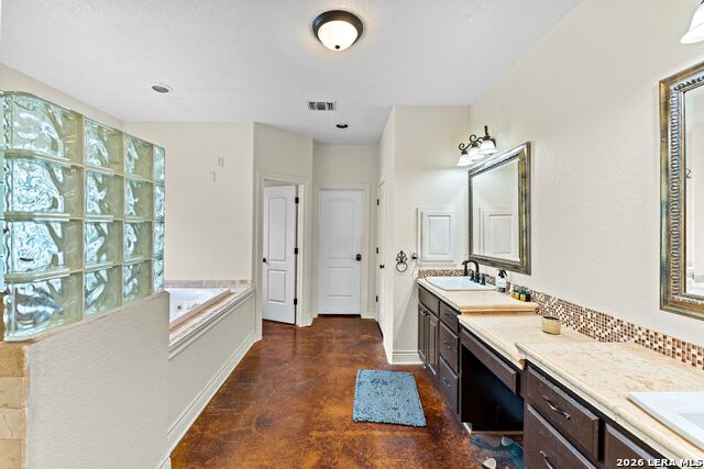 Image 17 of 45 For 17132 Bandera Rd