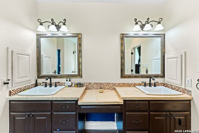 Image 18 of 45 For 17132 Bandera Rd