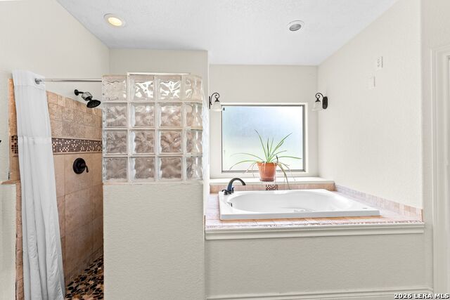 Image 21 of 45 For 17132 Bandera Rd