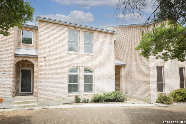 Image 4 of 32 For 130 Oakwell Farms Parkway