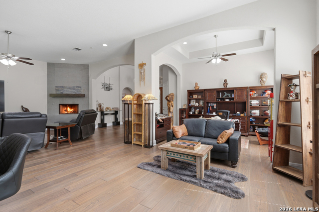 Image 14 of 56 For 12519 Lexi Petal