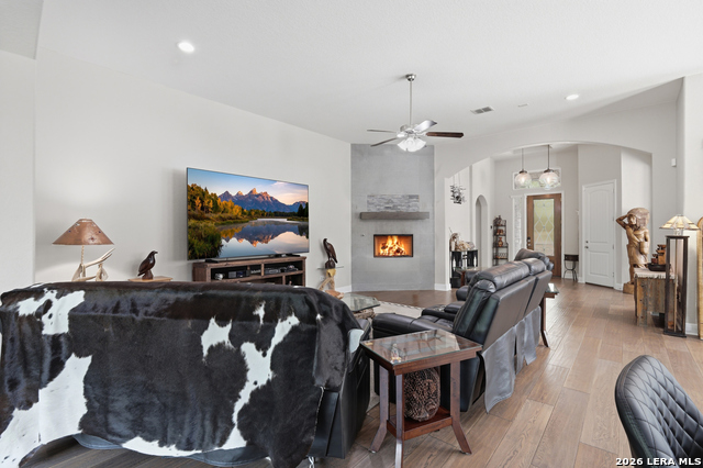 Image 16 of 56 For 12519 Lexi Petal