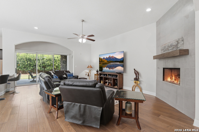 Image 4 of 56 For 12519 Lexi Petal