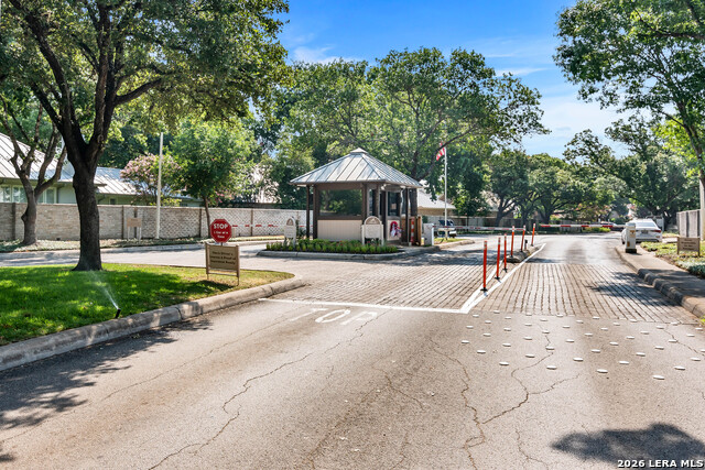 Image 40 of 54 For 8 Clermont Ct