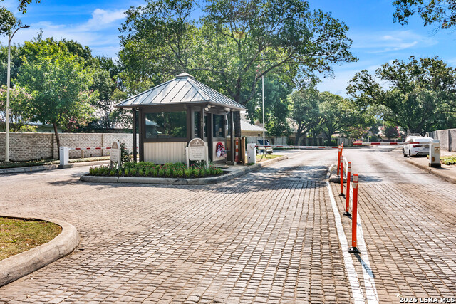 Image 41 of 54 For 8 Clermont Ct