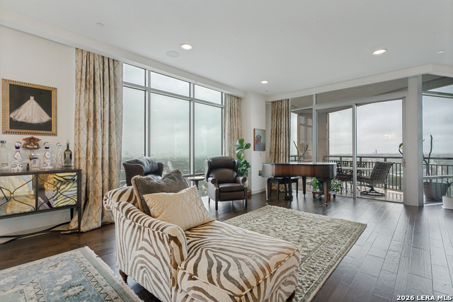 Image 10 of 36 For 4242 Broadway  1702