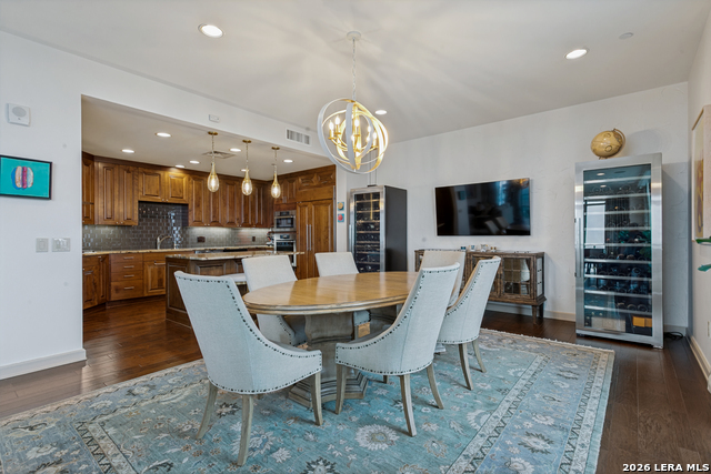 Image 18 of 36 For 4242 Broadway  1702