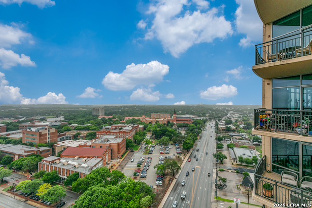 Image 32 of 36 For 4242 Broadway  1702