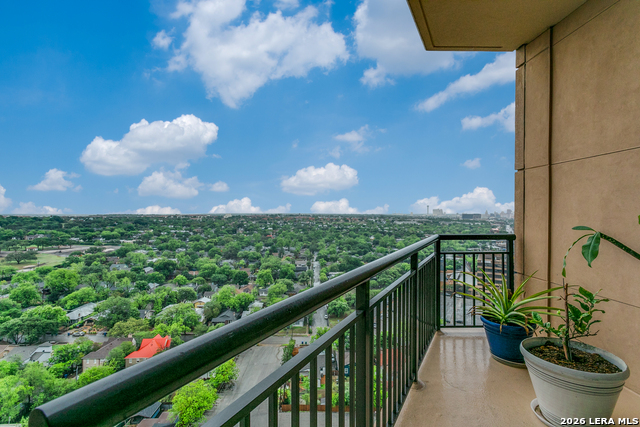 Image 33 of 36 For 4242 Broadway  1702