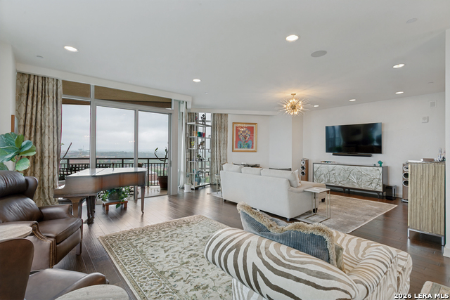 Image 5 of 36 For 4242 Broadway  1702