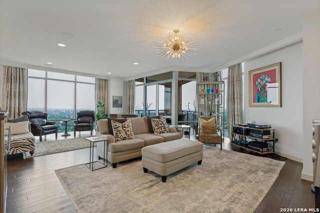 Image 6 of 36 For 4242 Broadway  1702