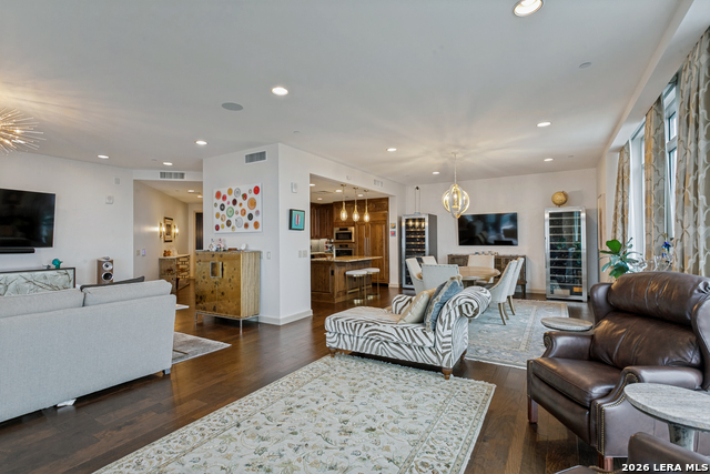 Image 9 of 36 For 4242 Broadway  1702