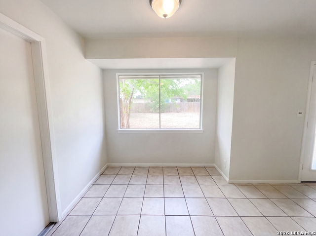 Image 7 of 18 For 225 La Jolla