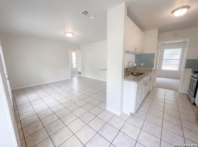 Image 9 of 18 For 225 La Jolla