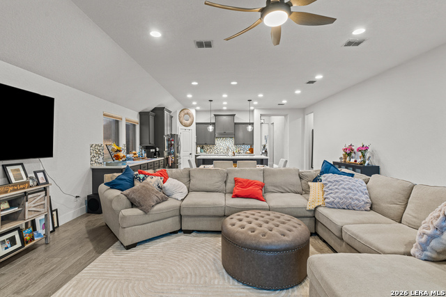 Image 17 of 29 For 1102 Cadogan Squire