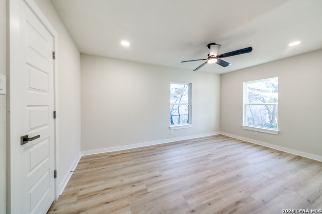 Image 10 of 28 For 1414 Burleson