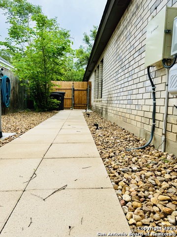 Image 41 of 50 For 1322 Oak Path