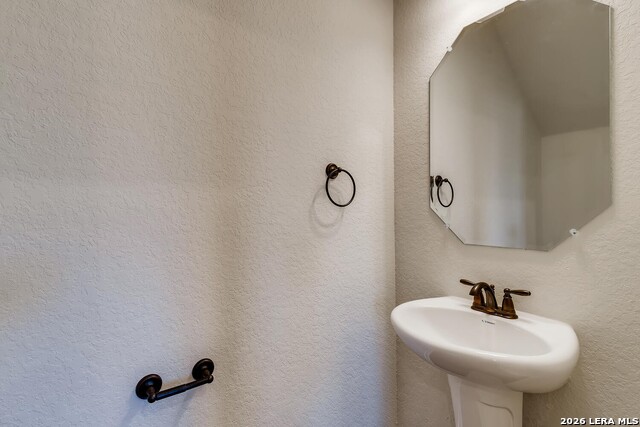 Listing photo id 10 for 10343 Lynwood Branch