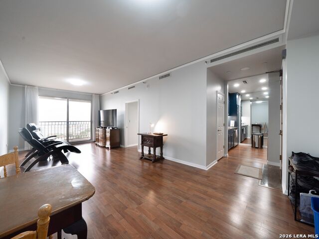 Image 9 of 16 For 1 Towers Park Lane  1208