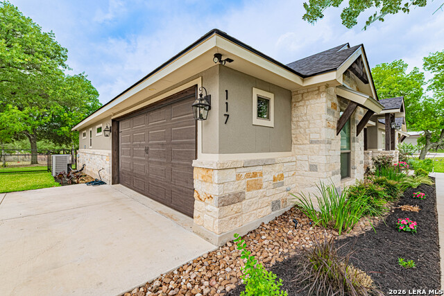 Image 5 of 44 For 117 Shelby  