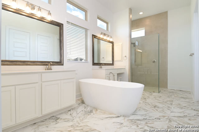 Listing photo id 9 for 524 Cotorra Springs