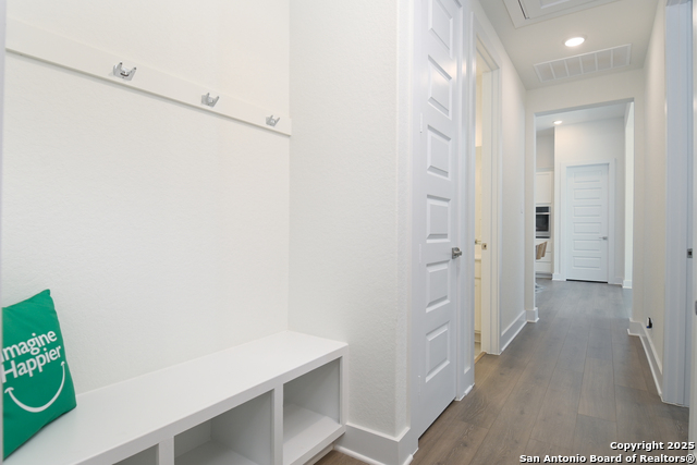 Listing photo id 19 for 524 Cotorra Springs