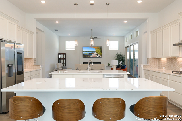 Listing photo id 2 for 524 Cotorra Springs