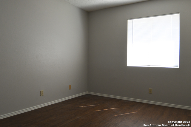 Image 3 of 7 For 5527 Lochmoor  2