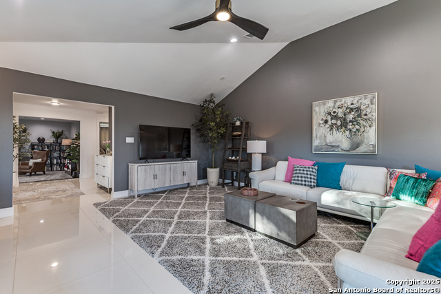 Image 11 of 49 For 311 Woodlake Dr E