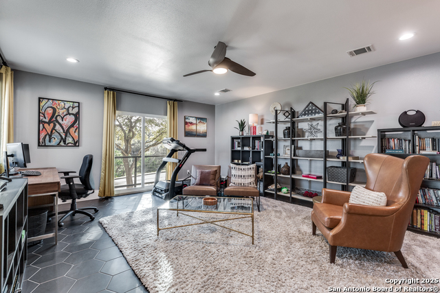 Image 12 of 49 For 311 Woodlake Dr E