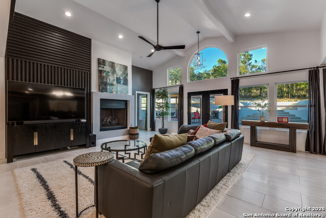 Image 20 of 49 For 311 Woodlake Dr E