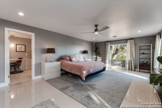 Image 27 of 49 For 311 Woodlake Dr E