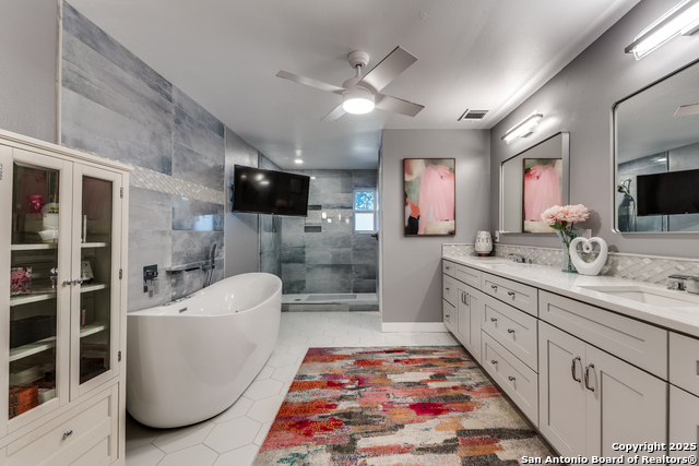 Image 29 of 49 For 311 Woodlake Dr E