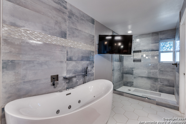 Image 31 of 49 For 311 Woodlake Dr E