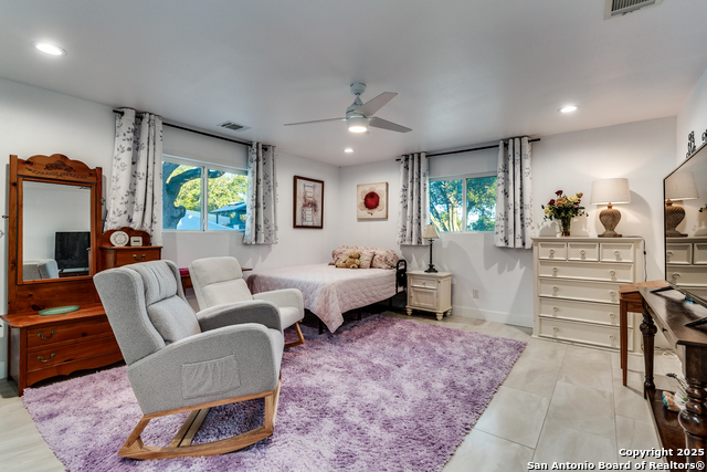 Image 35 of 49 For 311 Woodlake Dr E