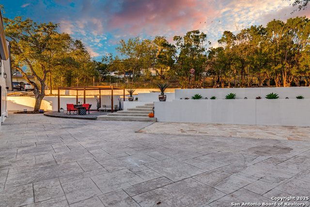 Image 40 of 49 For 311 Woodlake Dr E