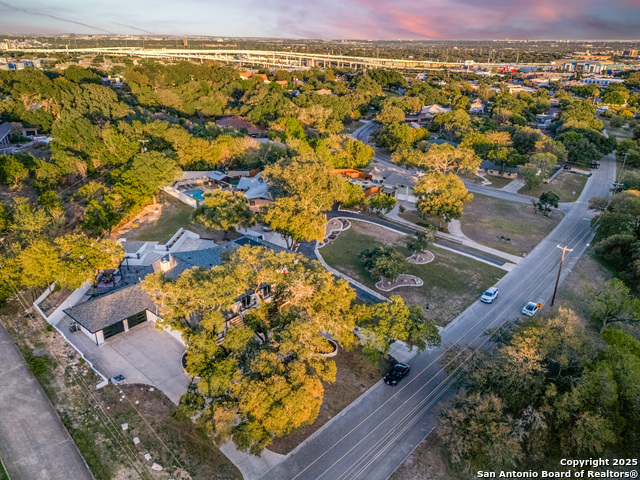 Image 47 of 49 For 311 Woodlake Dr E